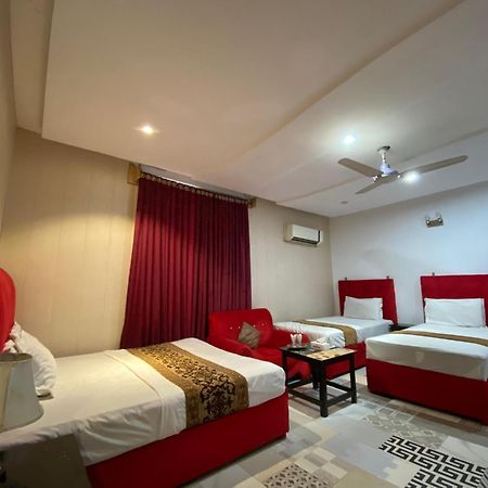 Hotel Tulip Inn, Gulberg Лахор Екстериор снимка