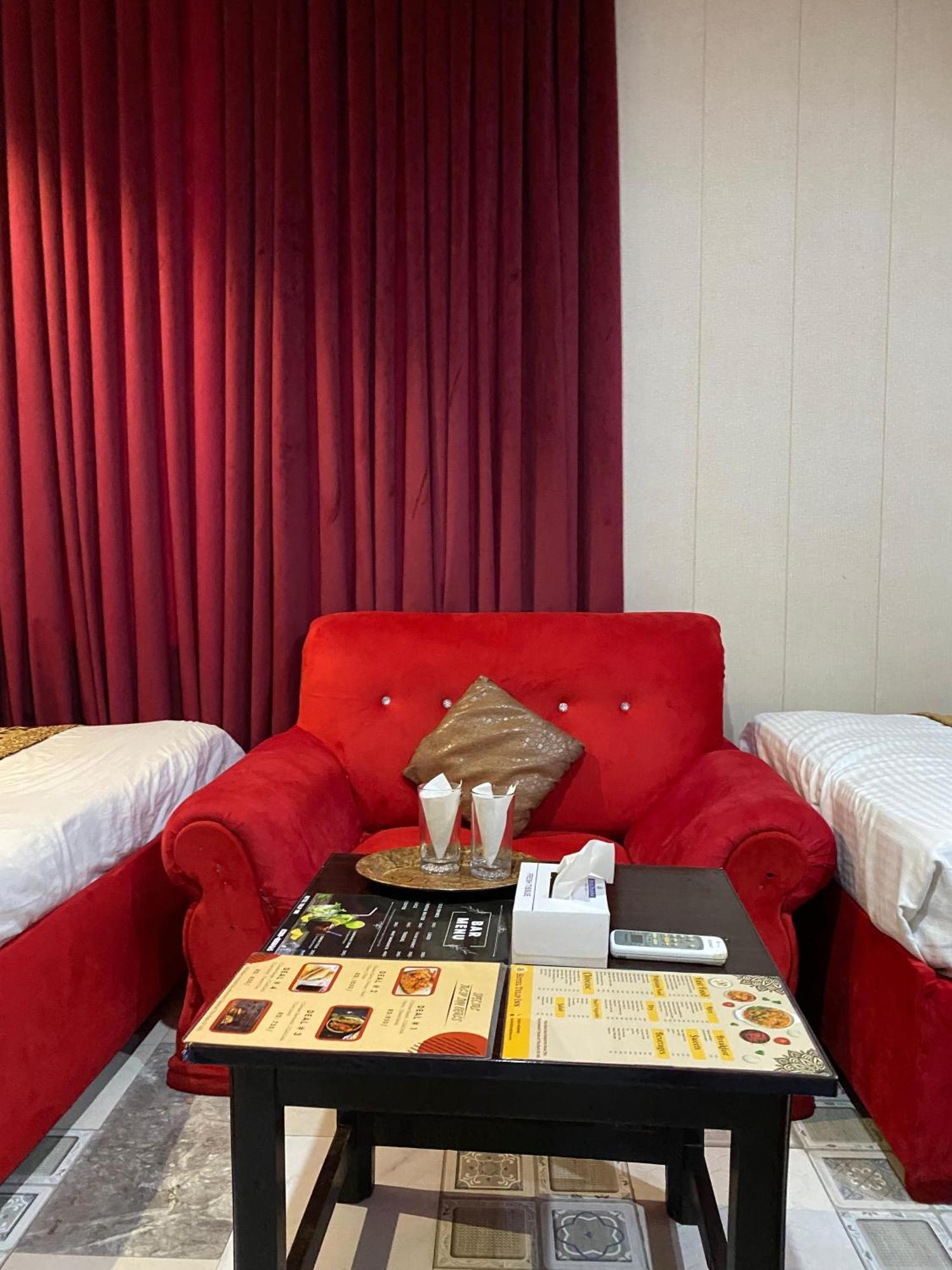 Hotel Tulip Inn, Gulberg Лахор Екстериор снимка