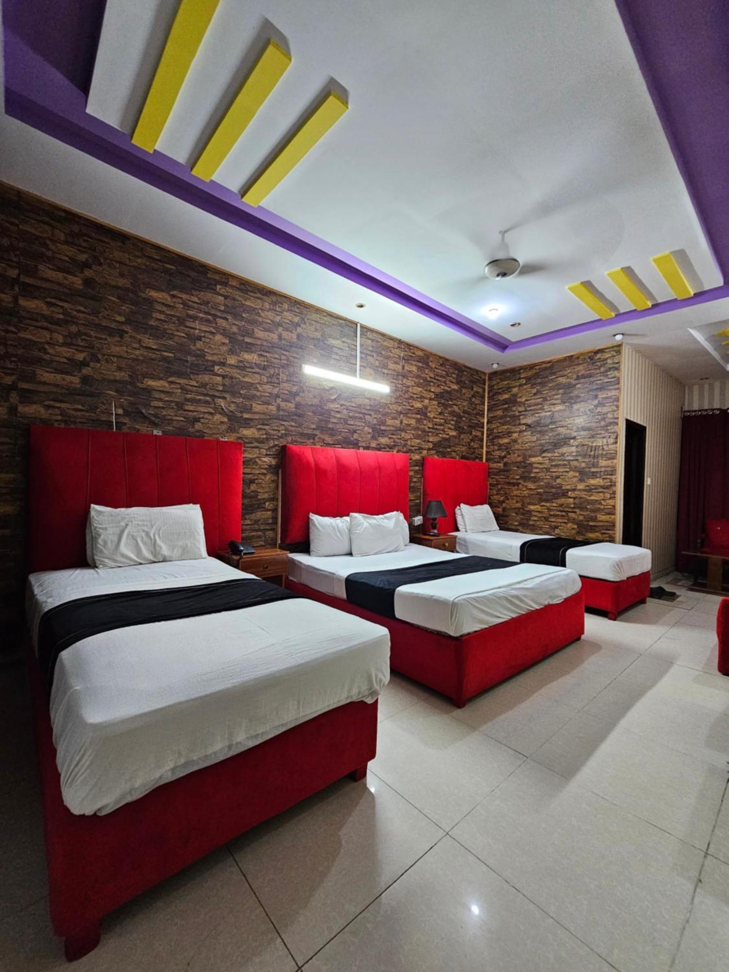 Hotel Tulip Inn, Gulberg Лахор Стая снимка