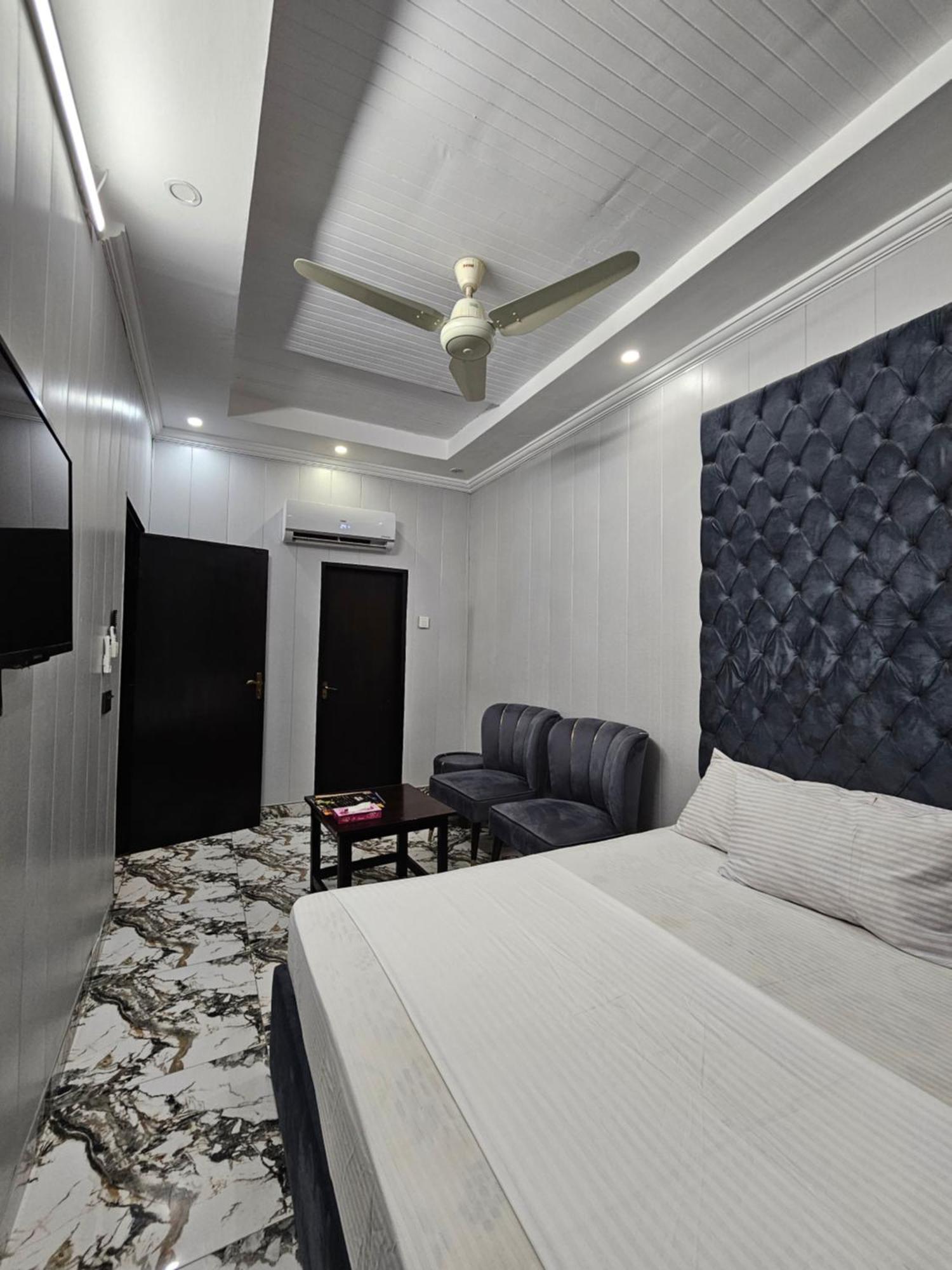 Hotel Tulip Inn, Gulberg Лахор Екстериор снимка