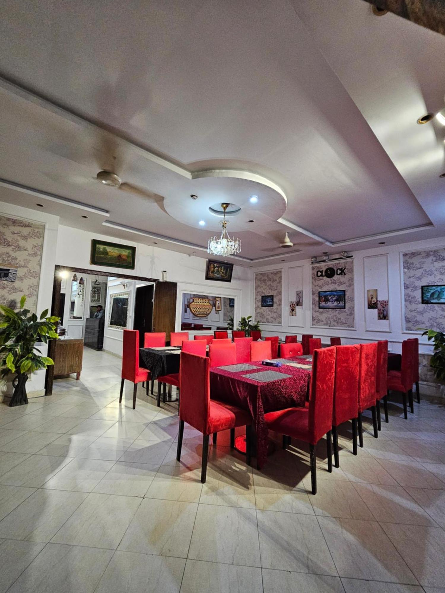 Hotel Tulip Inn, Gulberg Лахор Екстериор снимка