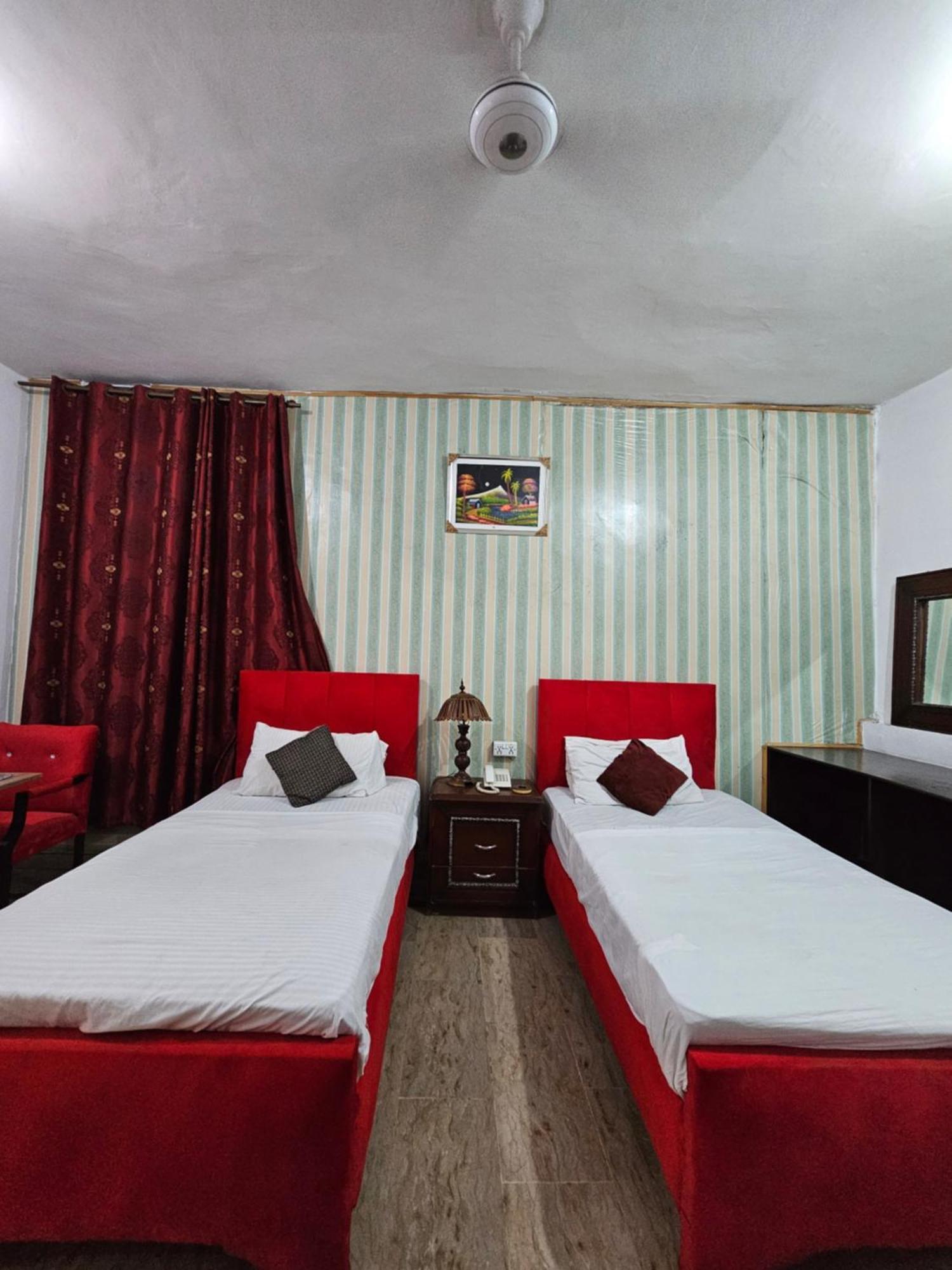 Hotel Tulip Inn, Gulberg Лахор Екстериор снимка
