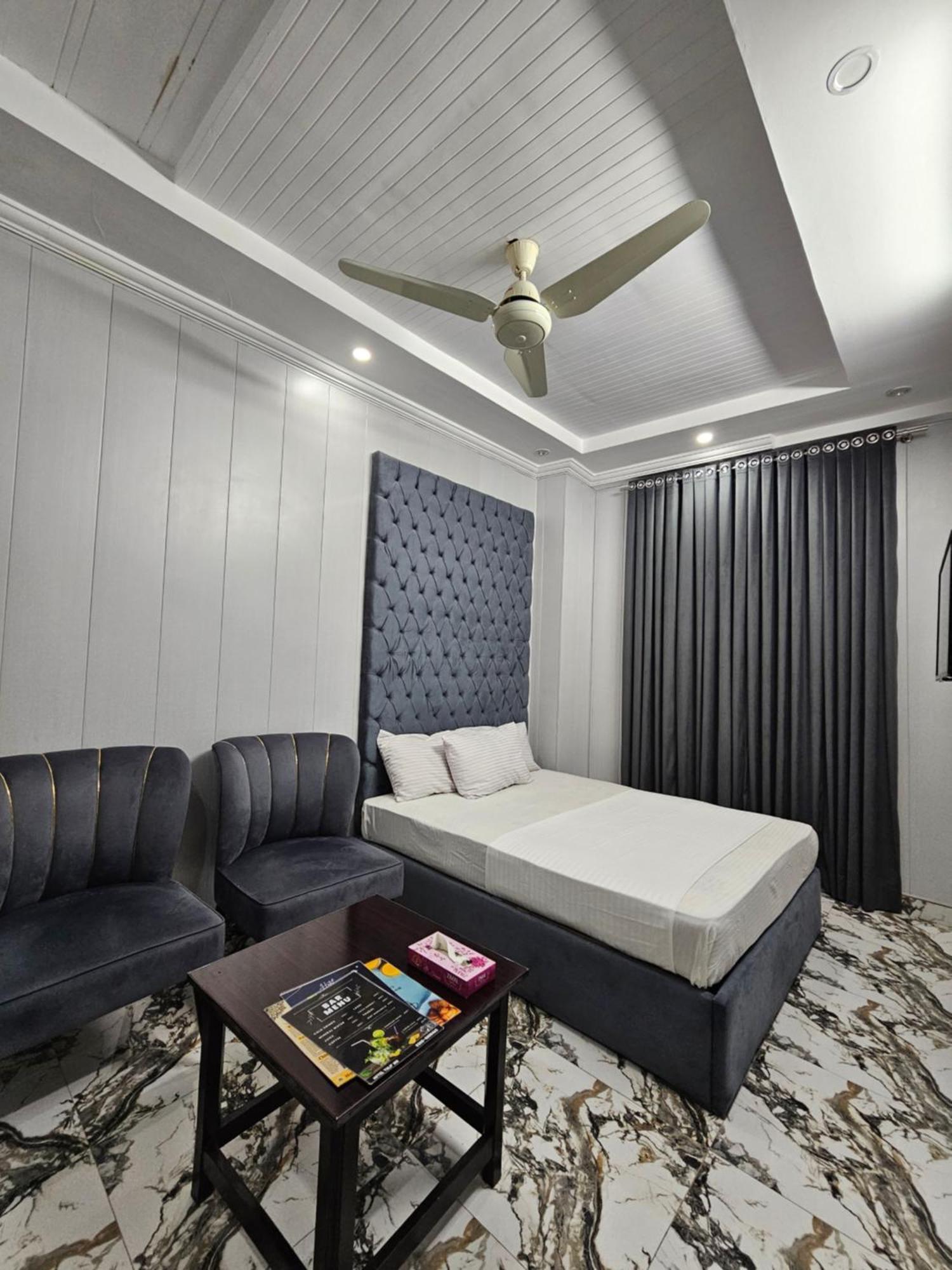 Hotel Tulip Inn, Gulberg Лахор Екстериор снимка