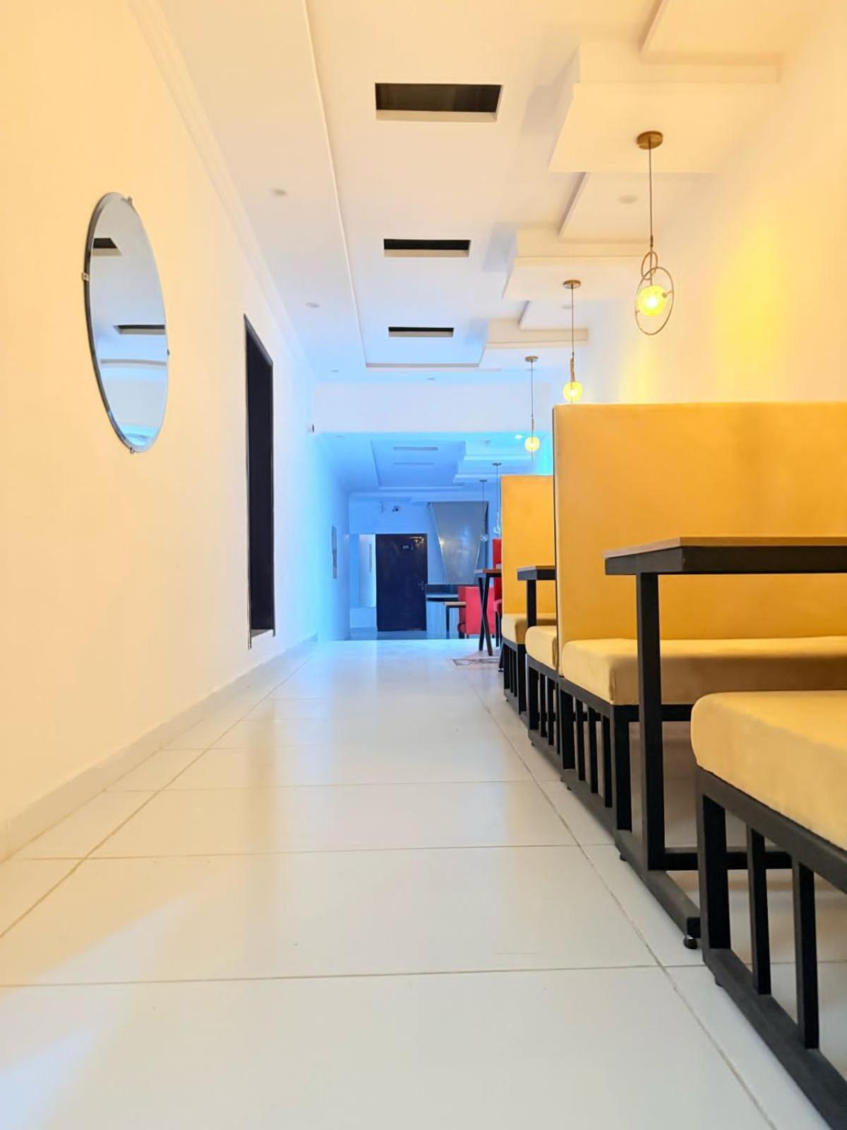 Hotel Tulip Inn, Gulberg Лахор Екстериор снимка