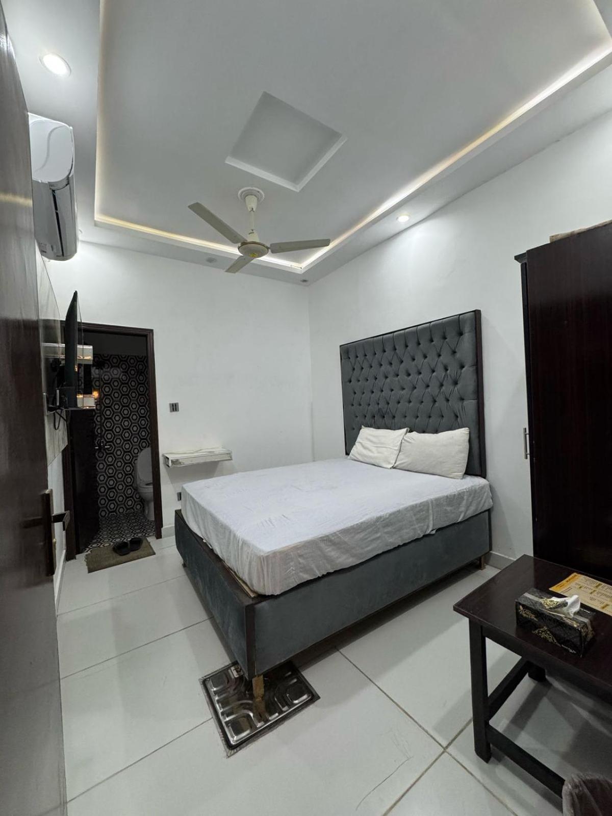 Hotel Tulip Inn, Gulberg Лахор Екстериор снимка