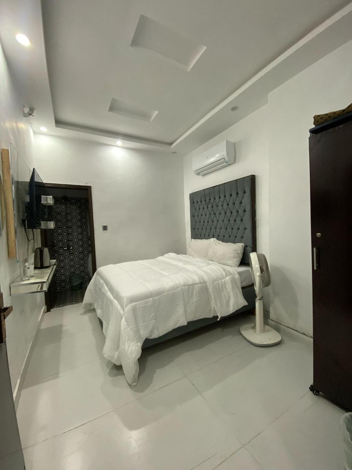 Hotel Tulip Inn, Gulberg Лахор Екстериор снимка