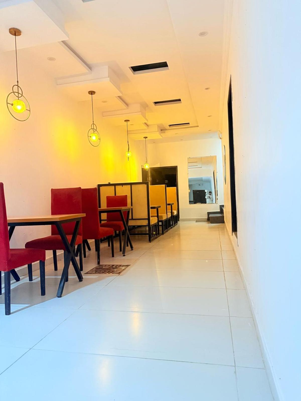 Hotel Tulip Inn, Gulberg Лахор Екстериор снимка
