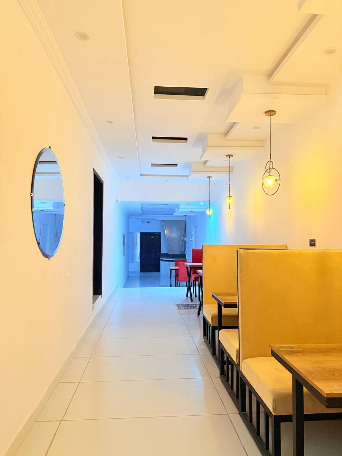 Hotel Tulip Inn, Gulberg Лахор Екстериор снимка