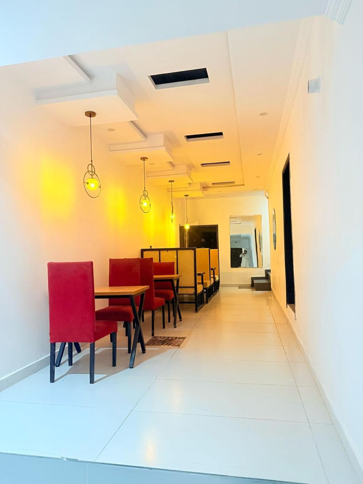 Hotel Tulip Inn, Gulberg Лахор Екстериор снимка